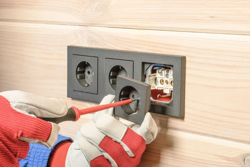 Can Wood Screws Be Used in Wall Plugs?